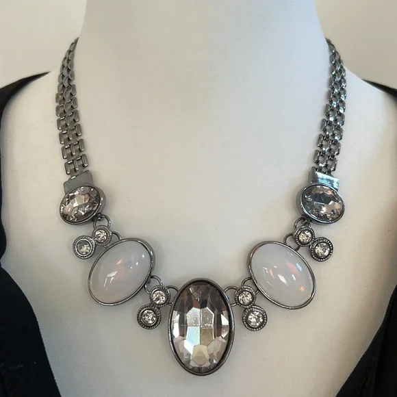 Jeweled necklace - Picture 1 of 2